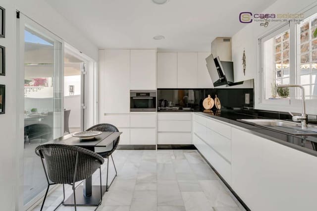 4 Zimmer Villa zu verkaufen in Almuñécar mit Pool - 630.000 € (Ref: 9919096)