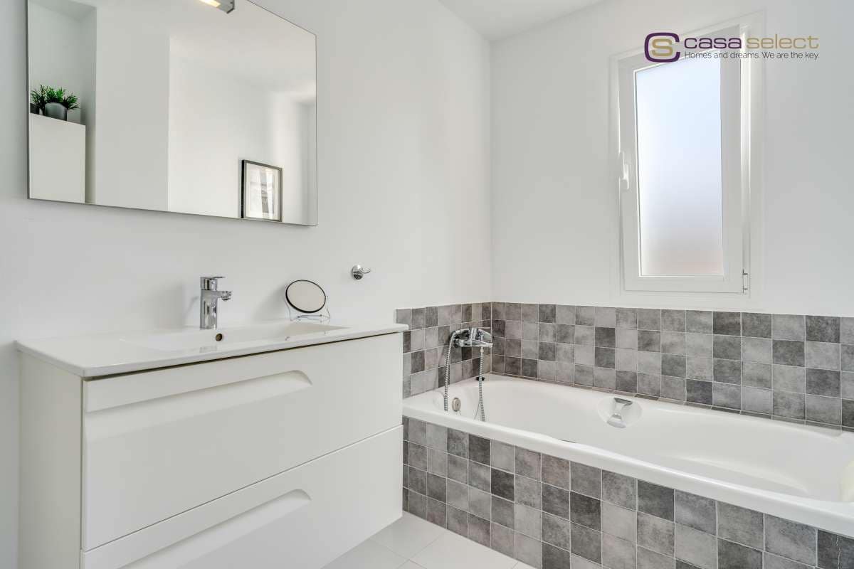 4 Zimmer Villa zu verkaufen in Almunecar mit Pool - 630.000 € (Ref: 9919096)