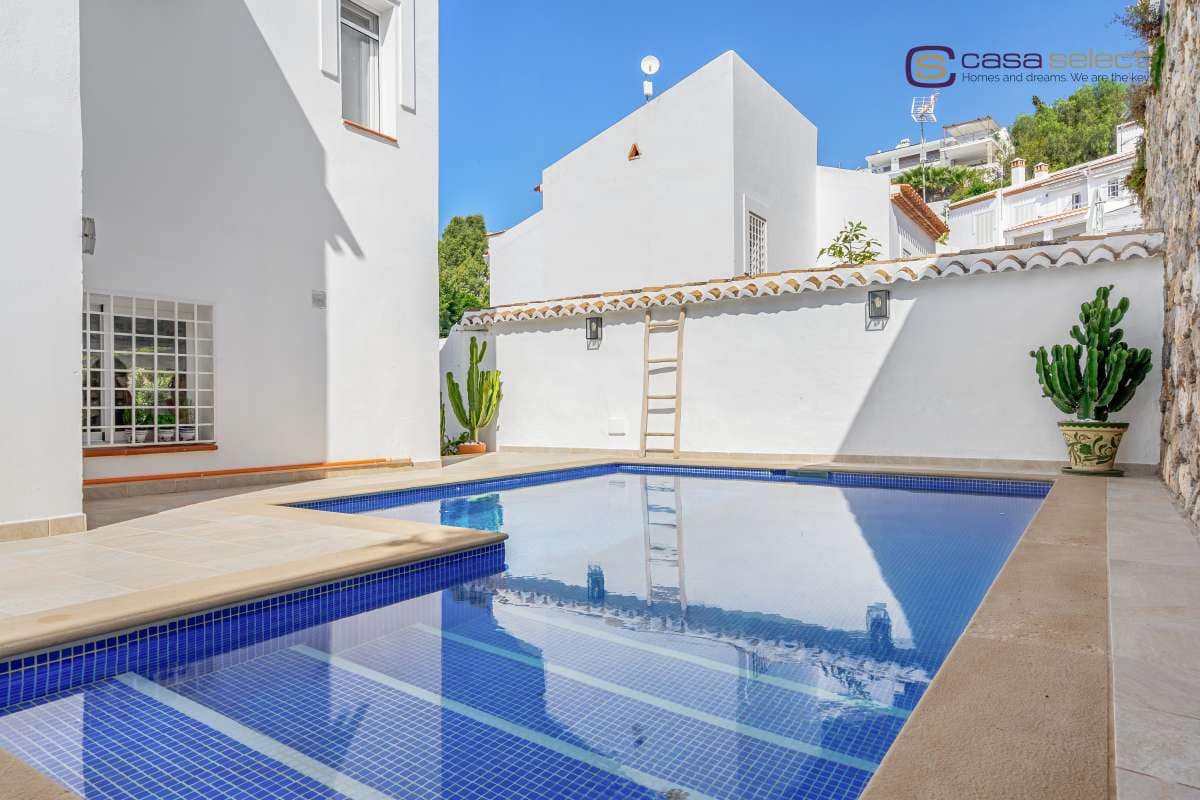 4 Zimmer Villa zu verkaufen in Almunecar mit Pool - 630.000 € (Ref: 9919096)