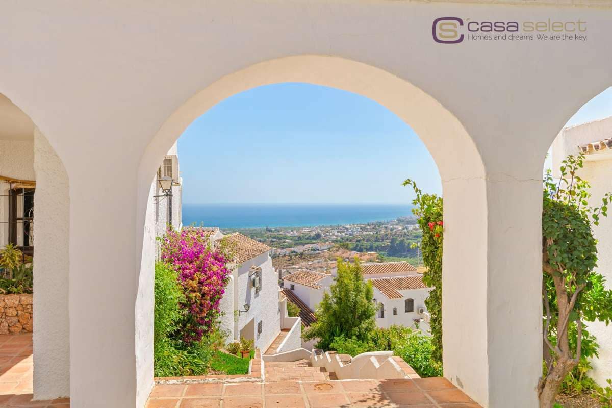 Apartamento de 2 habitaciones en Nerja en venta con piscina - 350.000 € (Ref: 9974384)