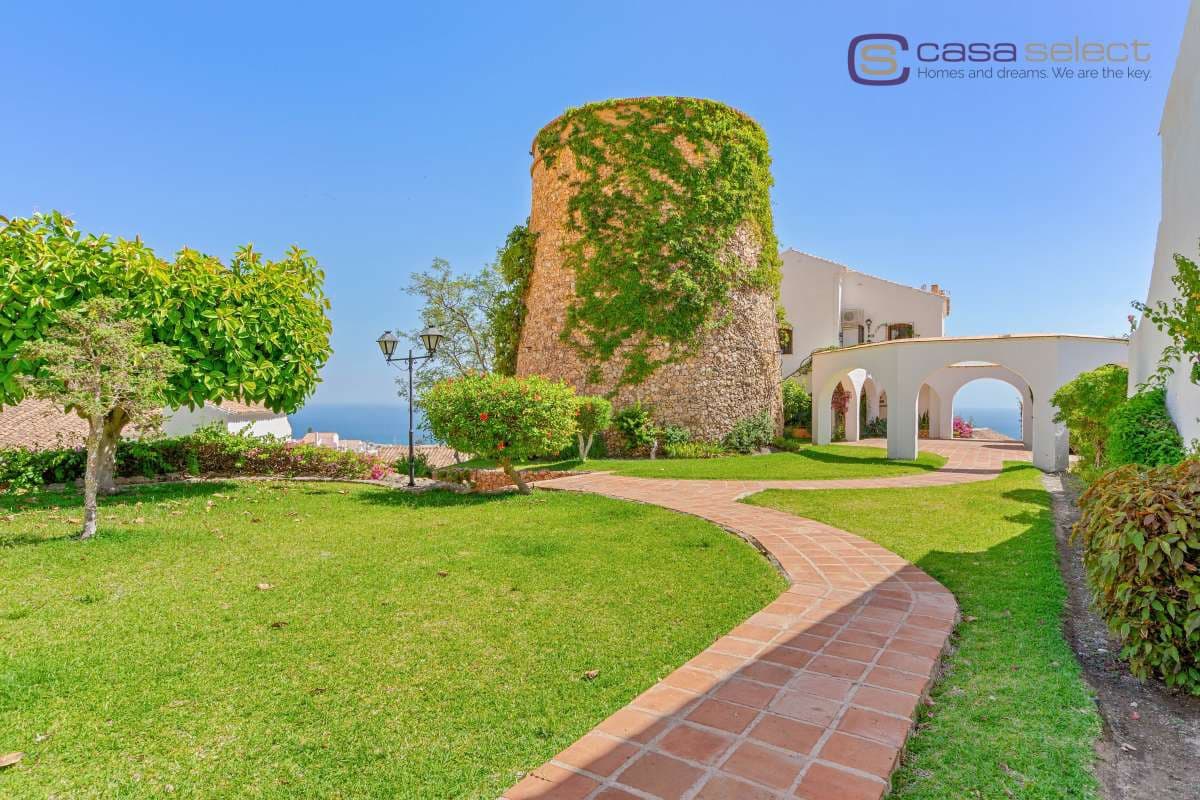 Apartamento de 2 habitaciones en Nerja en venta con piscina - 350.000 € (Ref: 9974384)