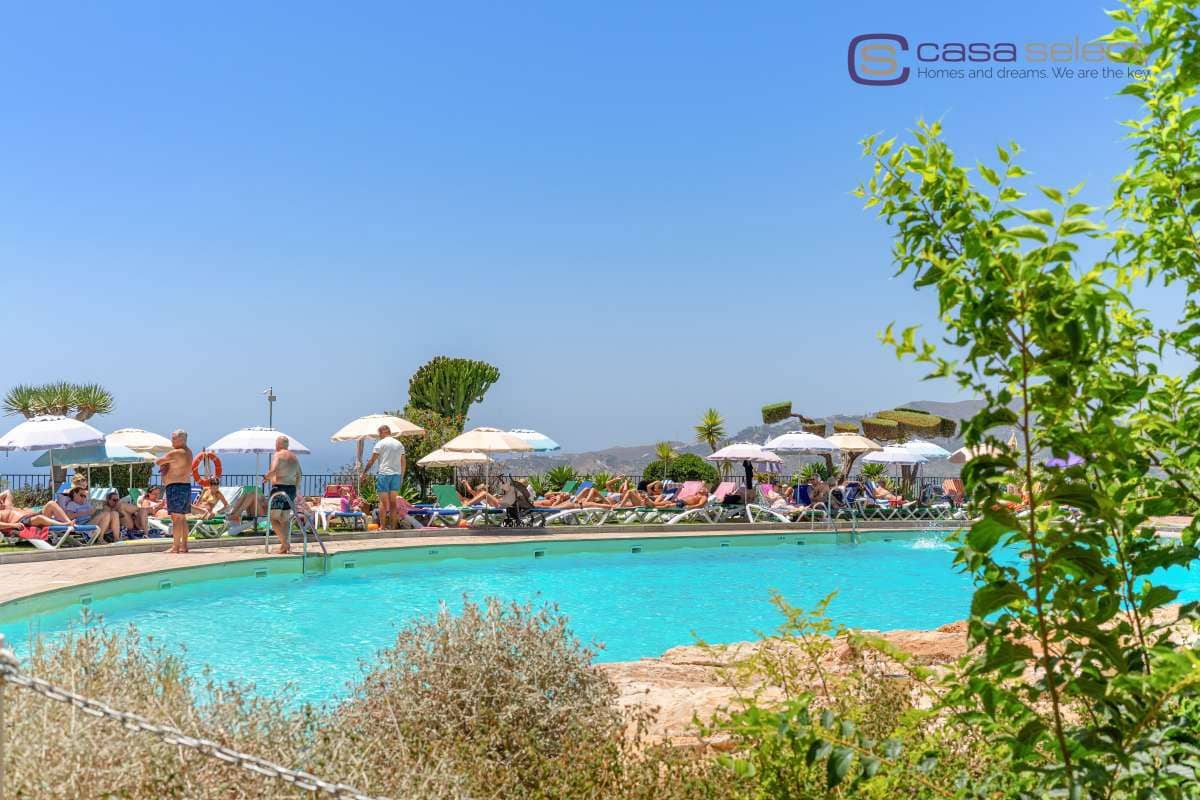 Apartamento de 2 habitaciones en Nerja en venta con piscina - 350.000 € (Ref: 9974384)