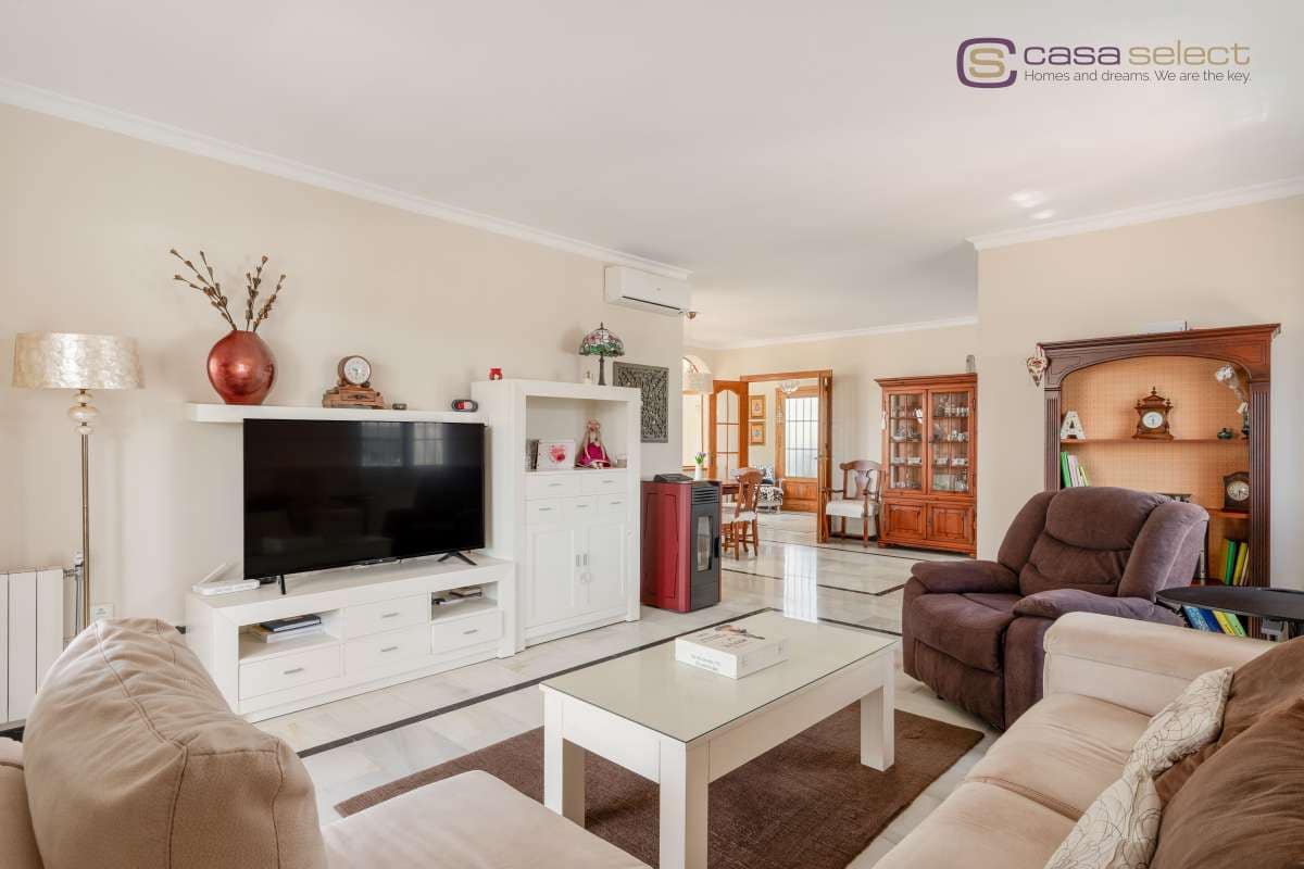 4 chambre Villa/Maison à vendre à Nerja avec piscine - 1 200 000 € (Ref: 9981641)