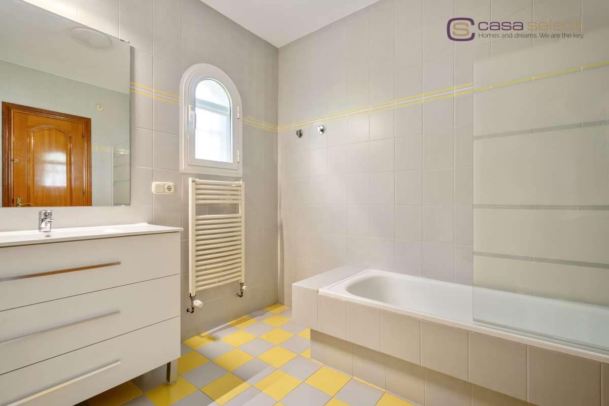 4 chambre Villa/Maison à vendre à Nerja avec piscine - 1 200 000 € (Ref: 9981641)