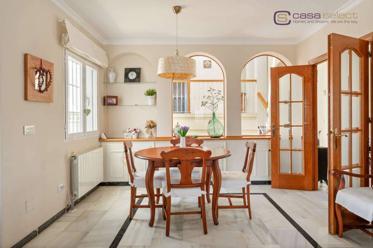 4 chambre Villa/Maison à vendre à Nerja avec piscine - 1 200 000 € (Ref: 9981641)
