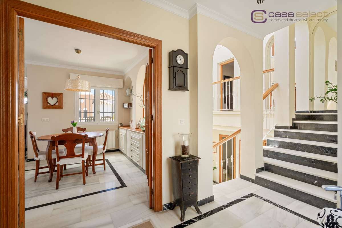 4 chambre Villa/Maison à vendre à Nerja avec piscine - 1 200 000 € (Ref: 9981641)