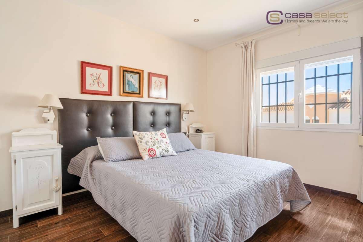 4 chambre Villa/Maison à vendre à Nerja avec piscine - 1 200 000 € (Ref: 9981641)