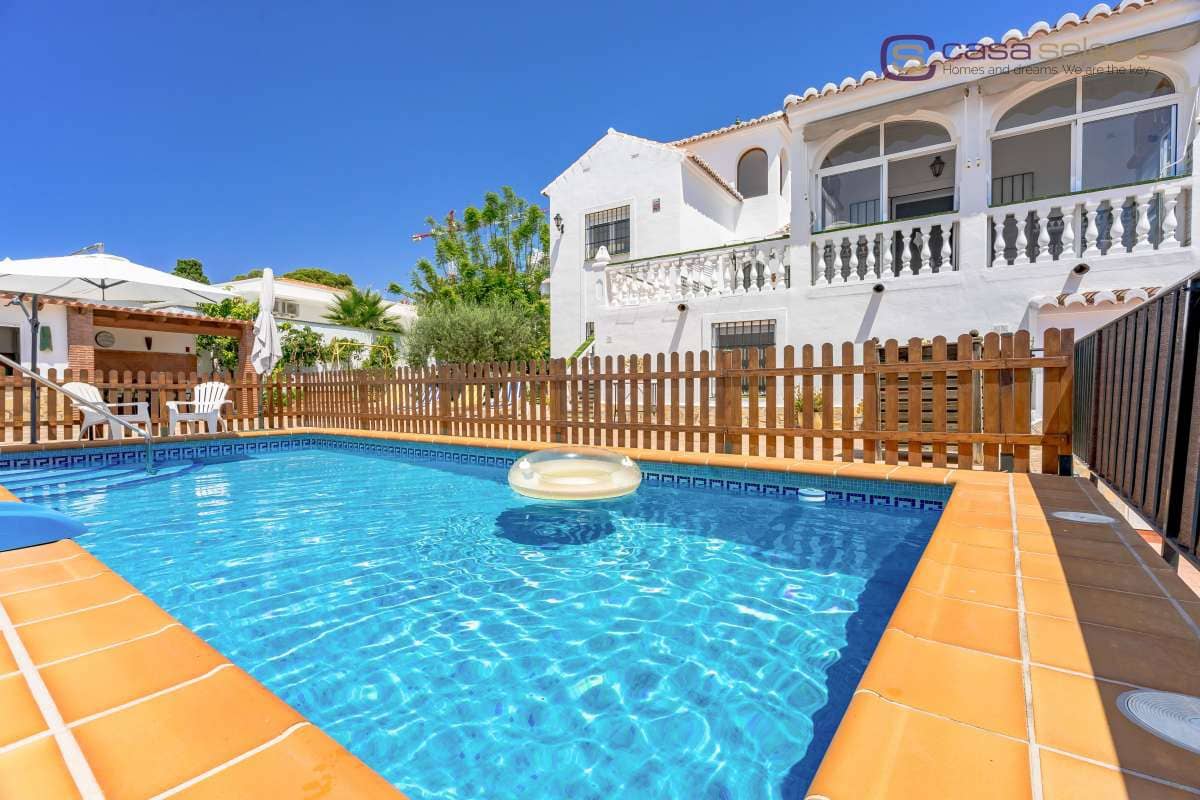 4 chambre Villa/Maison à vendre à Nerja avec piscine - 1 200 000 € (Ref: 9981641)