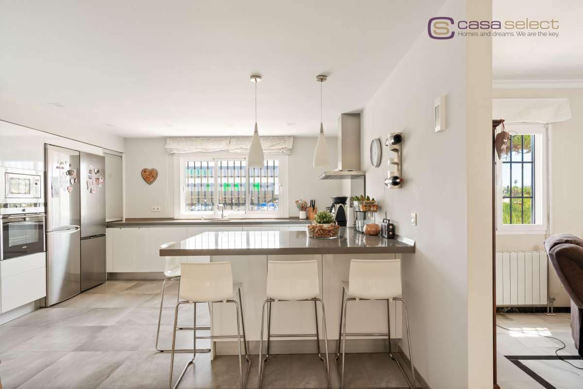 4 chambre Villa/Maison à vendre à Nerja avec piscine - 1 200 000 € (Ref: 9981641)