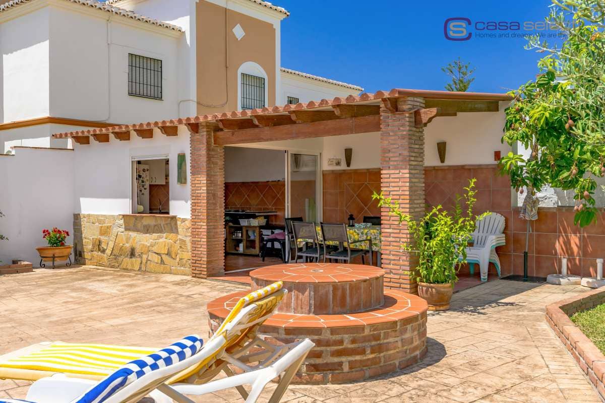 4 chambre Villa/Maison à vendre à Nerja avec piscine - 1 200 000 € (Ref: 9981641)