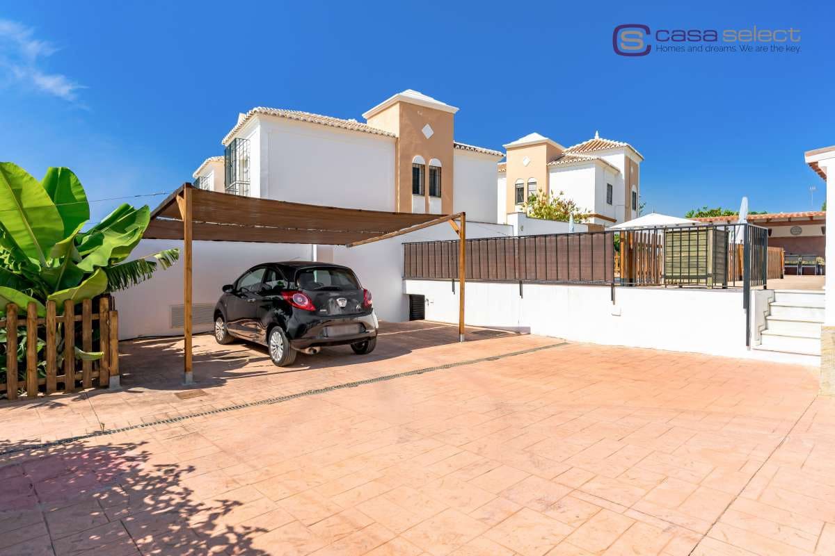 4 chambre Villa/Maison à vendre à Nerja avec piscine - 1 200 000 € (Ref: 9981641)