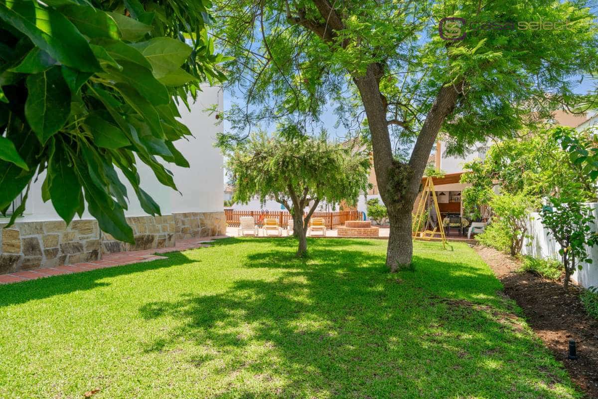 4 chambre Villa/Maison à vendre à Nerja avec piscine - 1 200 000 € (Ref: 9981641)