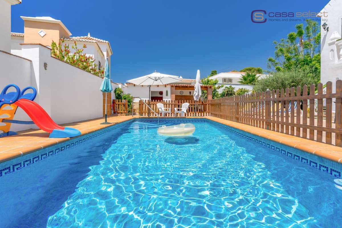 4 chambre Villa/Maison à vendre à Nerja avec piscine - 1 200 000 € (Ref: 9981641)