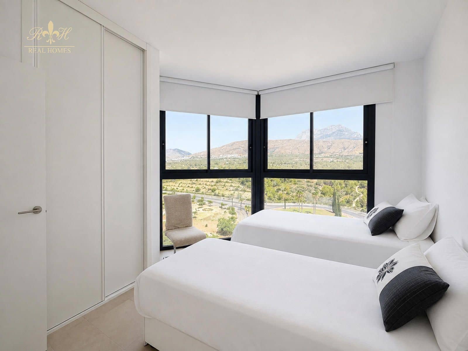 2 soveværelse Lejlighed til salg i Benidorm med swimmingpool garage - € 624.000 (Ref: 10034303)