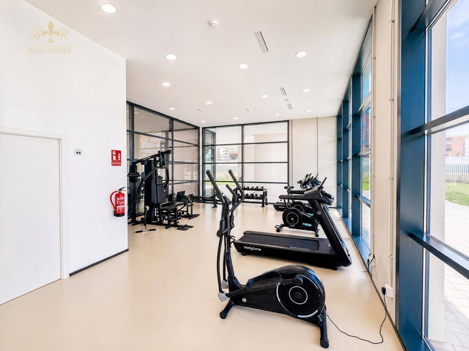 2 soveværelse Lejlighed til salg i Benidorm med swimmingpool garage - € 624.000 (Ref: 10034303)