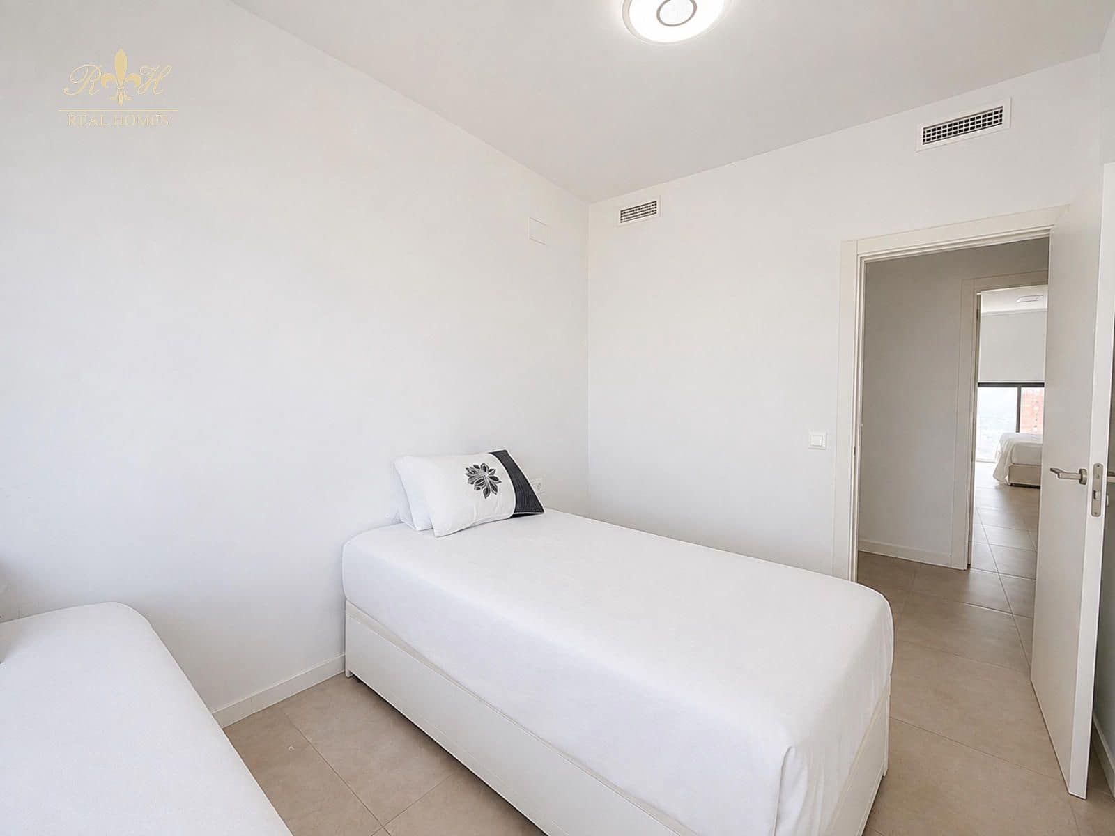 2 soveværelse Lejlighed til salg i Benidorm med swimmingpool garage - € 624.000 (Ref: 10034303)