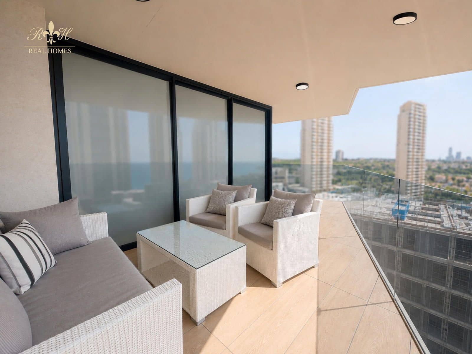 2 soveværelse Lejlighed til salg i Benidorm med swimmingpool garage - € 624.000 (Ref: 10034303)