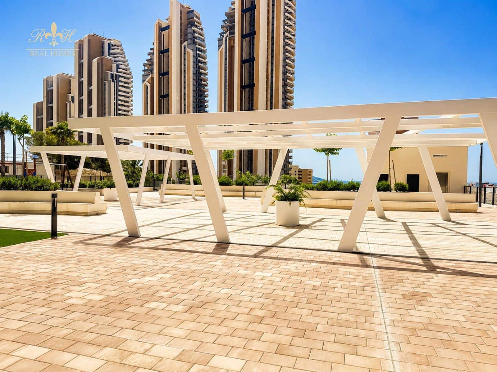 2 soveværelse Lejlighed til salg i Benidorm med swimmingpool garage - € 624.000 (Ref: 10034303)