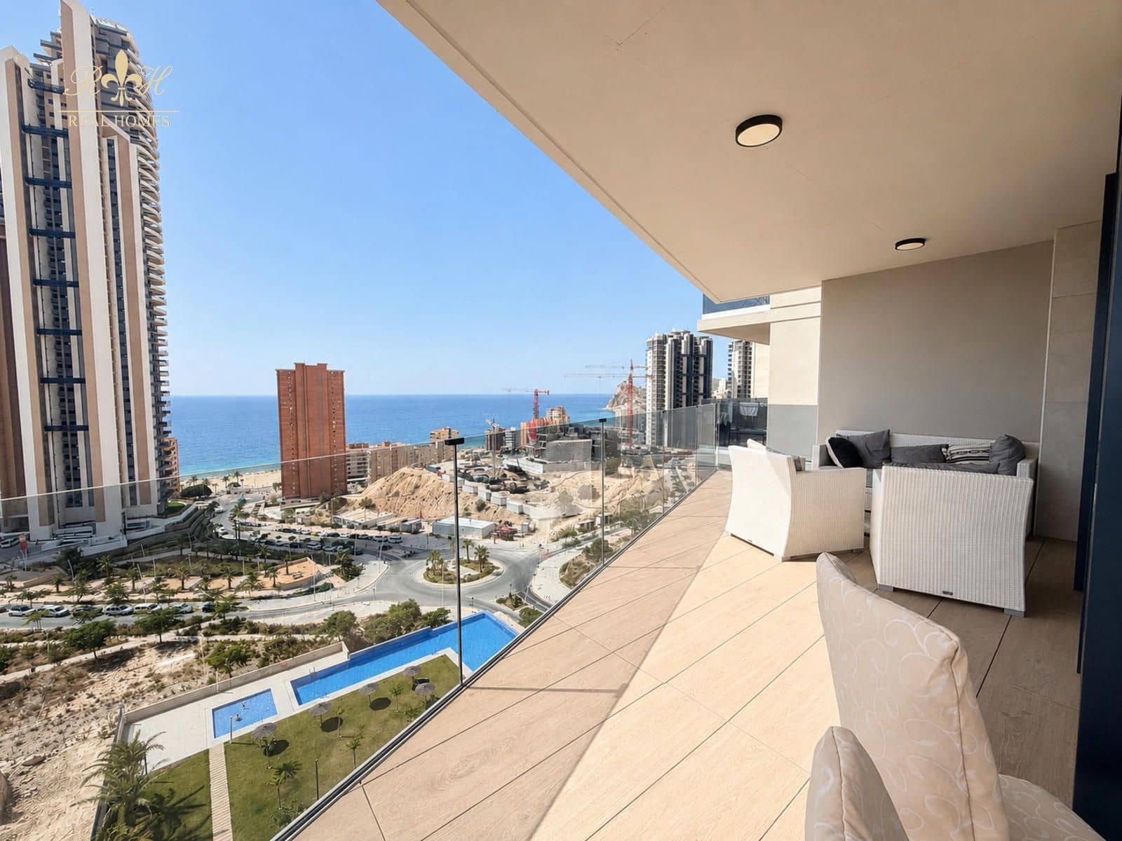 2 soveværelse Lejlighed til salg i Benidorm med swimmingpool garage - € 624.000 (Ref: 10034303)