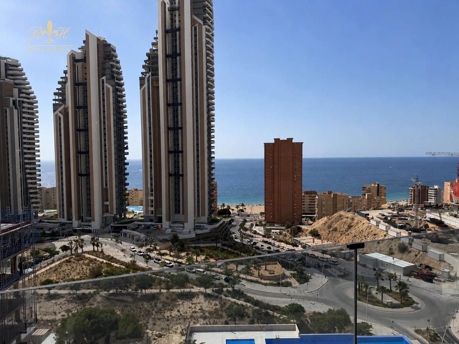 2 soveværelse Lejlighed til salg i Benidorm med swimmingpool garage - € 624.000 (Ref: 10034303)