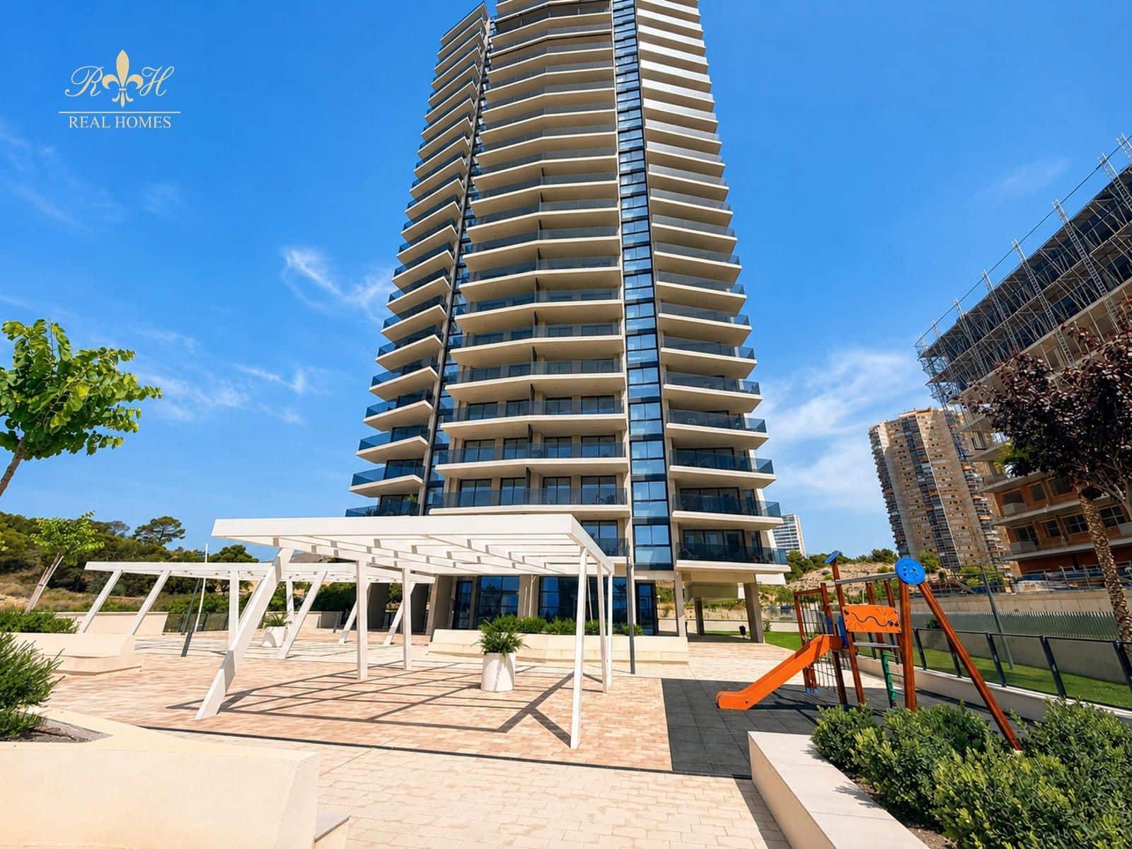 2 soveværelse Lejlighed til salg i Benidorm med swimmingpool garage - € 624.000 (Ref: 10034303)