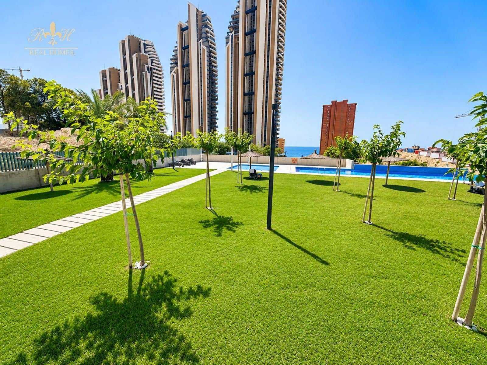 2 soveværelse Lejlighed til salg i Benidorm med swimmingpool garage - € 624.000 (Ref: 10034303)
