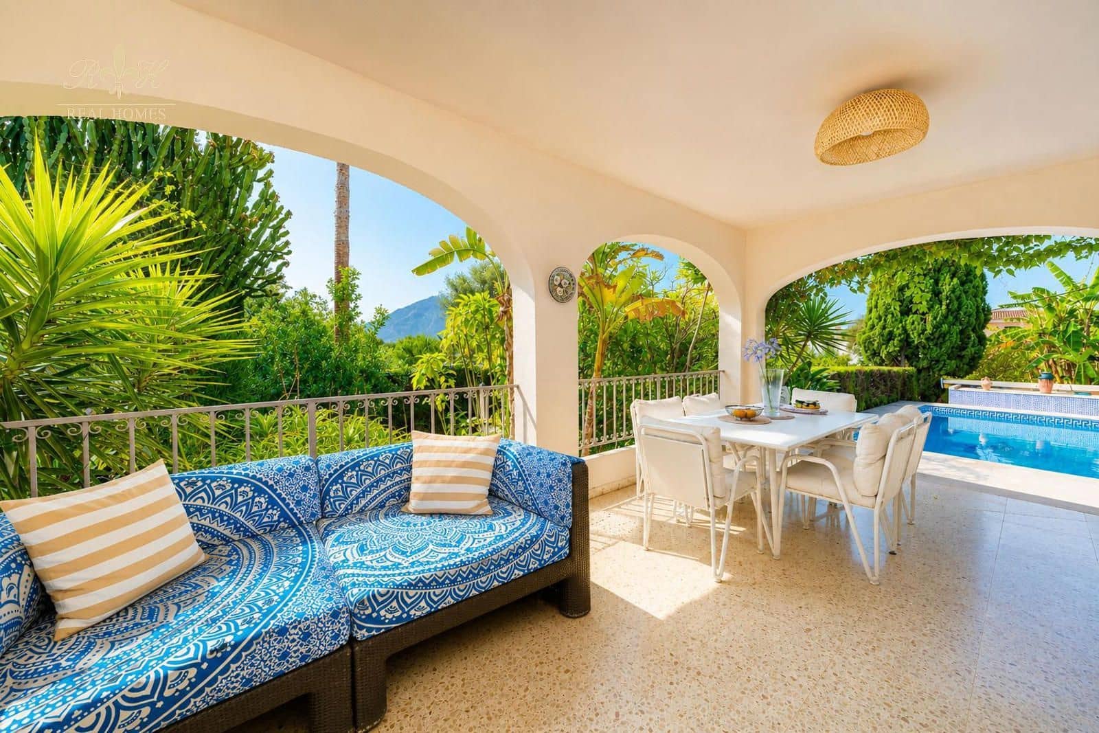 3 bedroom Villa for rent in Alfaz del Pi / L'Alfas del Pi with pool garage - € 2,200 (Ref: 10034476)