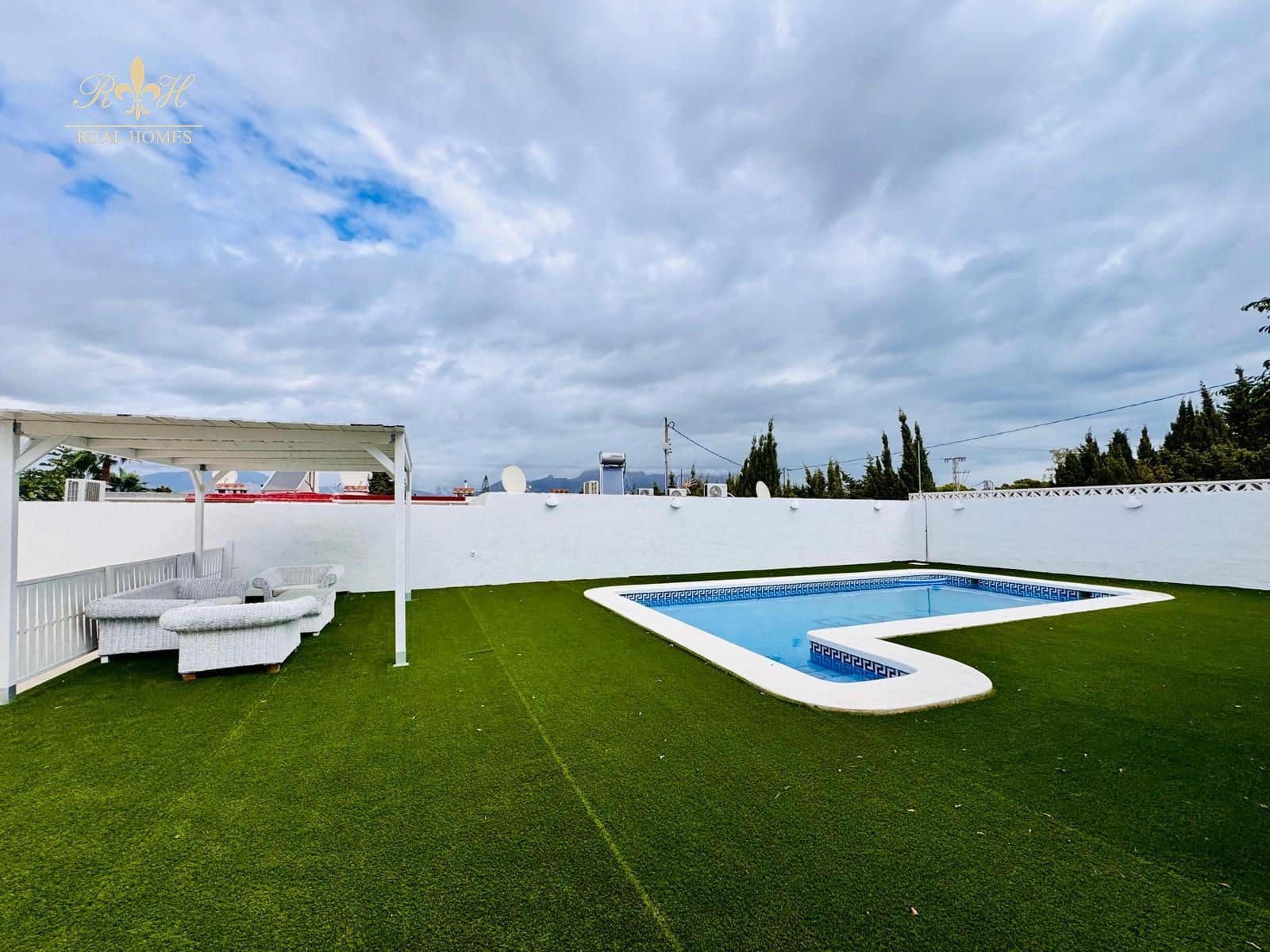 4 bedroom Villa for rent in Albir with pool - € 3,000 (Ref: 10065558)