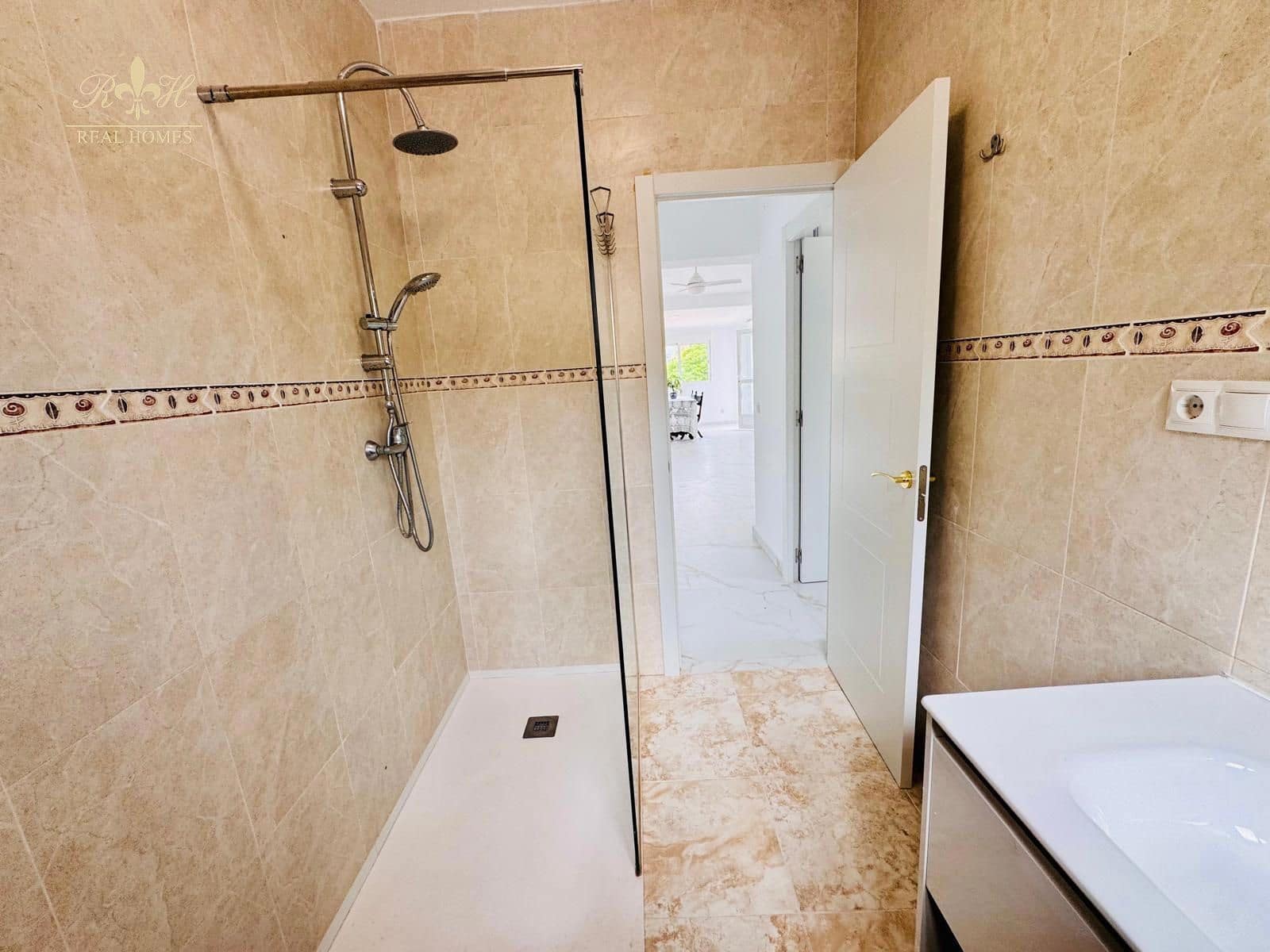 4 bedroom Villa for rent in Albir with pool - € 3,000 (Ref: 10065558)