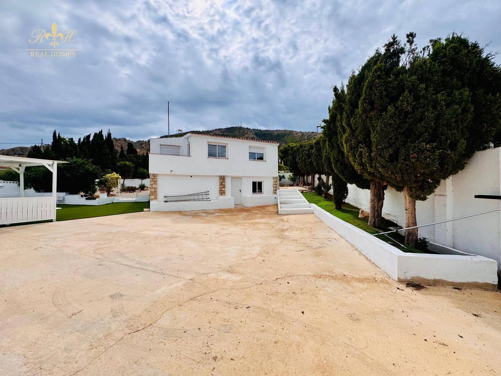 4 bedroom Villa for rent in Albir with pool - € 3,000 (Ref: 10065558)