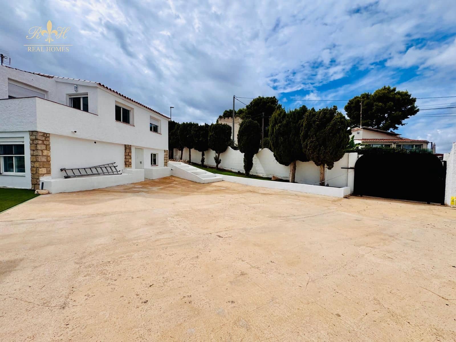 4 bedroom Villa for rent in Albir with pool - € 3,000 (Ref: 10065558)