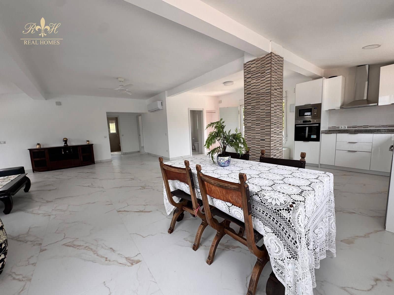 4 bedroom Villa for rent in Albir with pool - € 3,000 (Ref: 10065558)
