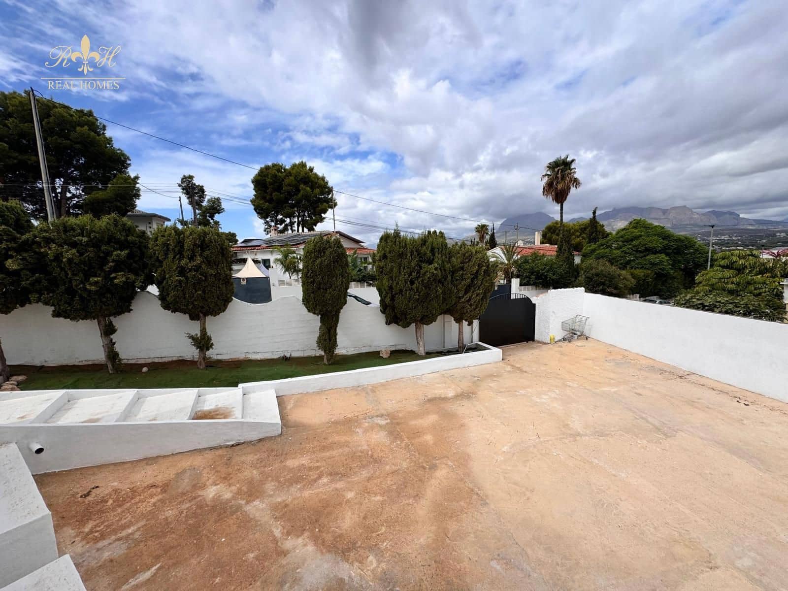 4 bedroom Villa for rent in Albir with pool - € 3,000 (Ref: 10065558)