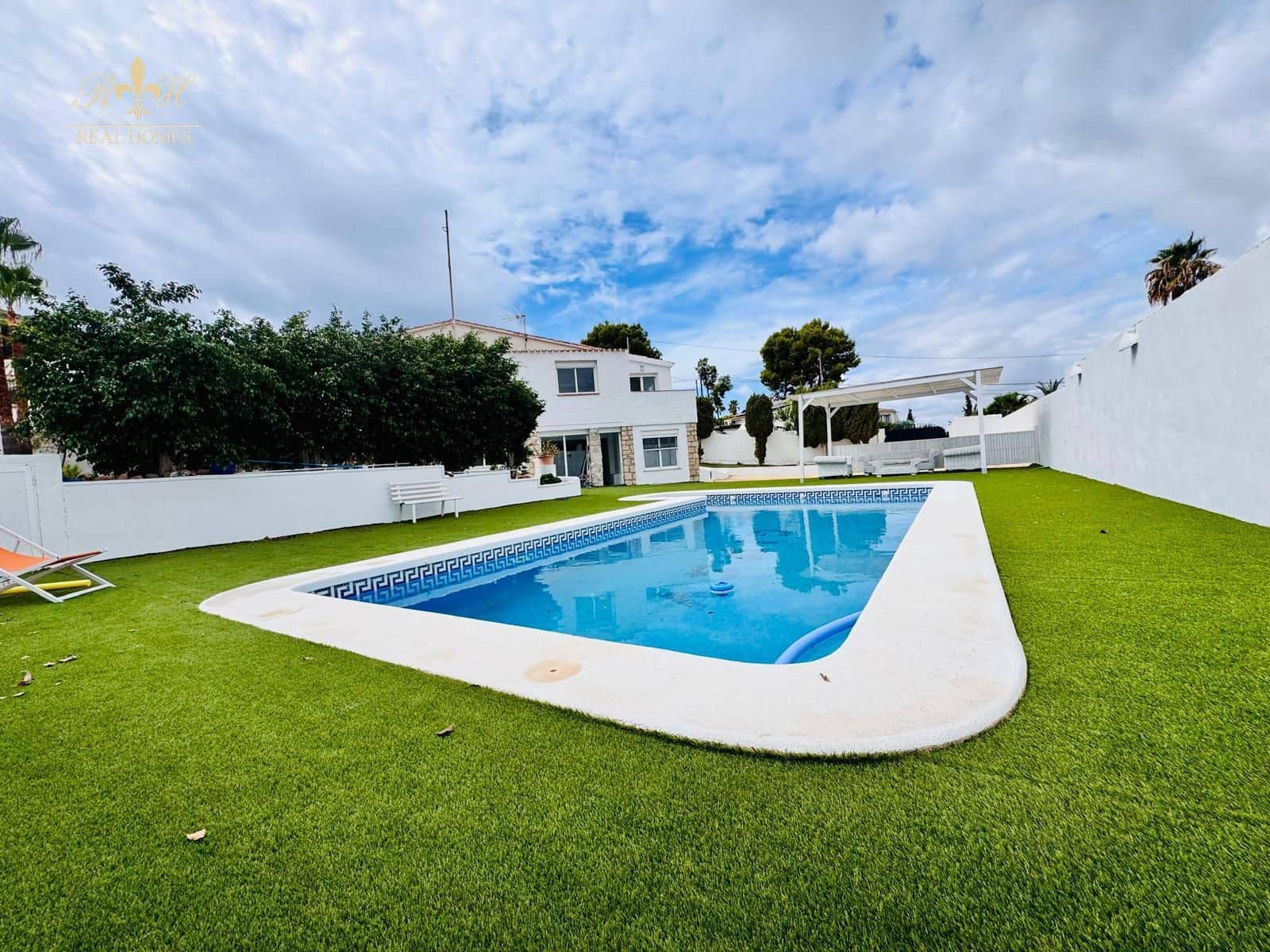 4 bedroom Villa for rent in Albir with pool - € 3,000 (Ref: 10065558)
