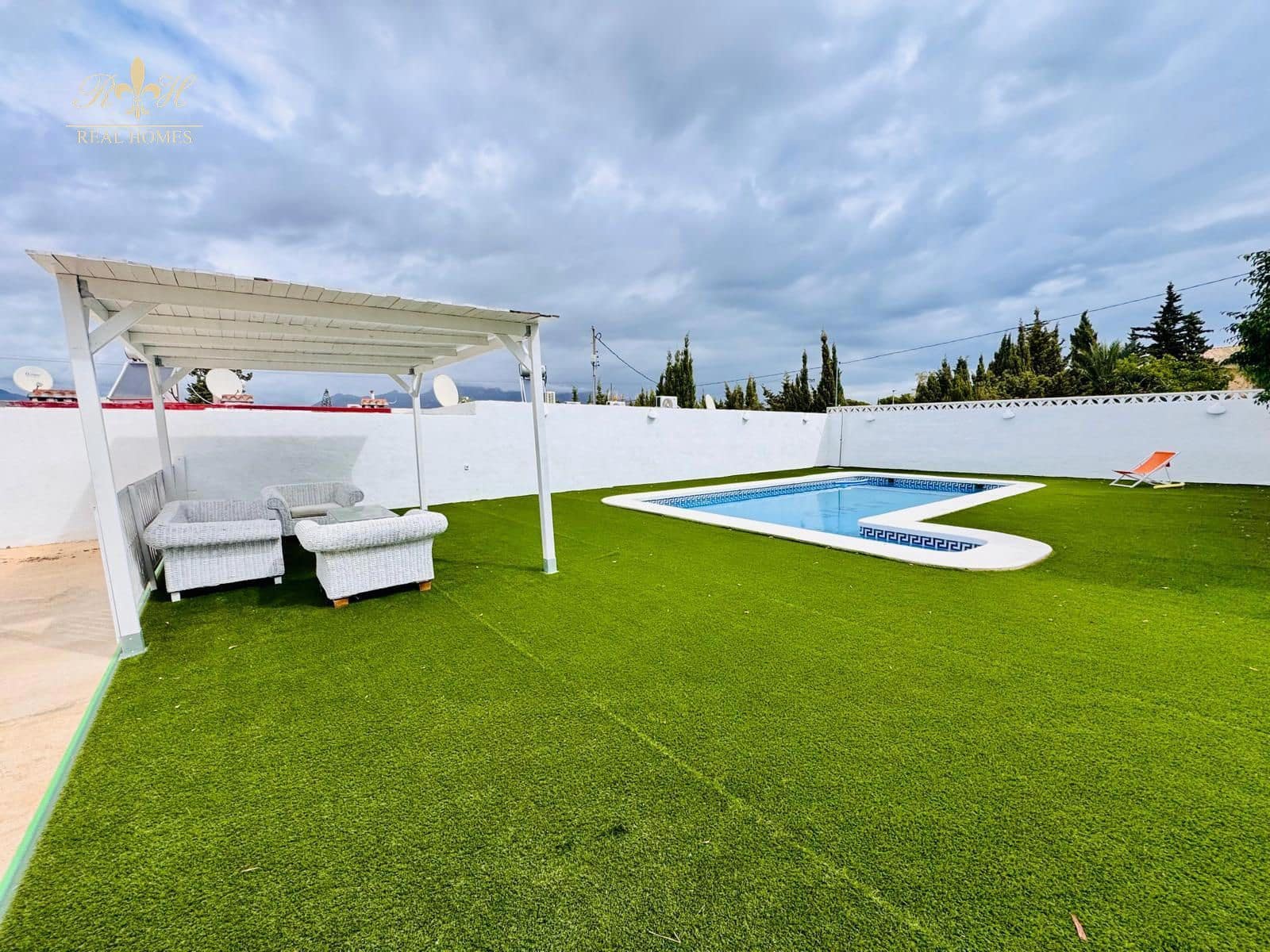 4 bedroom Villa for rent in Albir with pool - € 3,000 (Ref: 10065558)