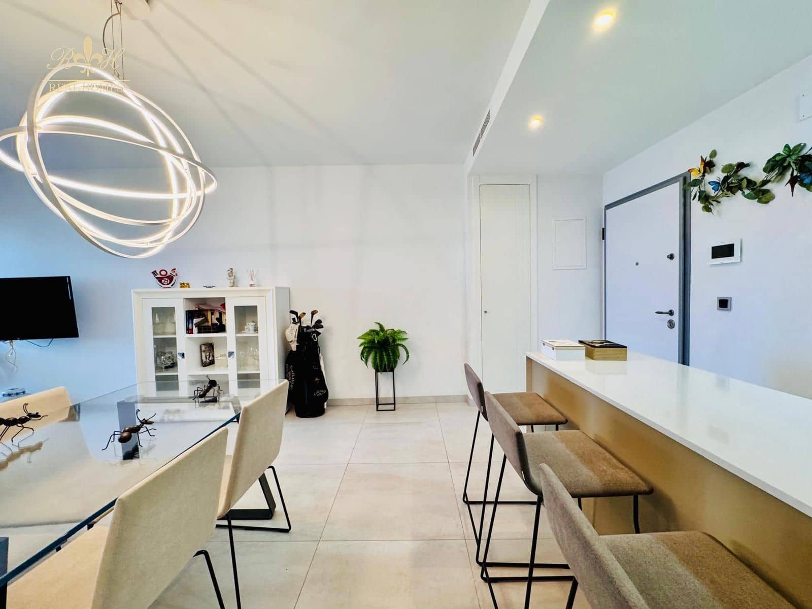 2 bedroom Flat for sale in Benidorm with pool garage - € 680,000 (Ref: 10079793)