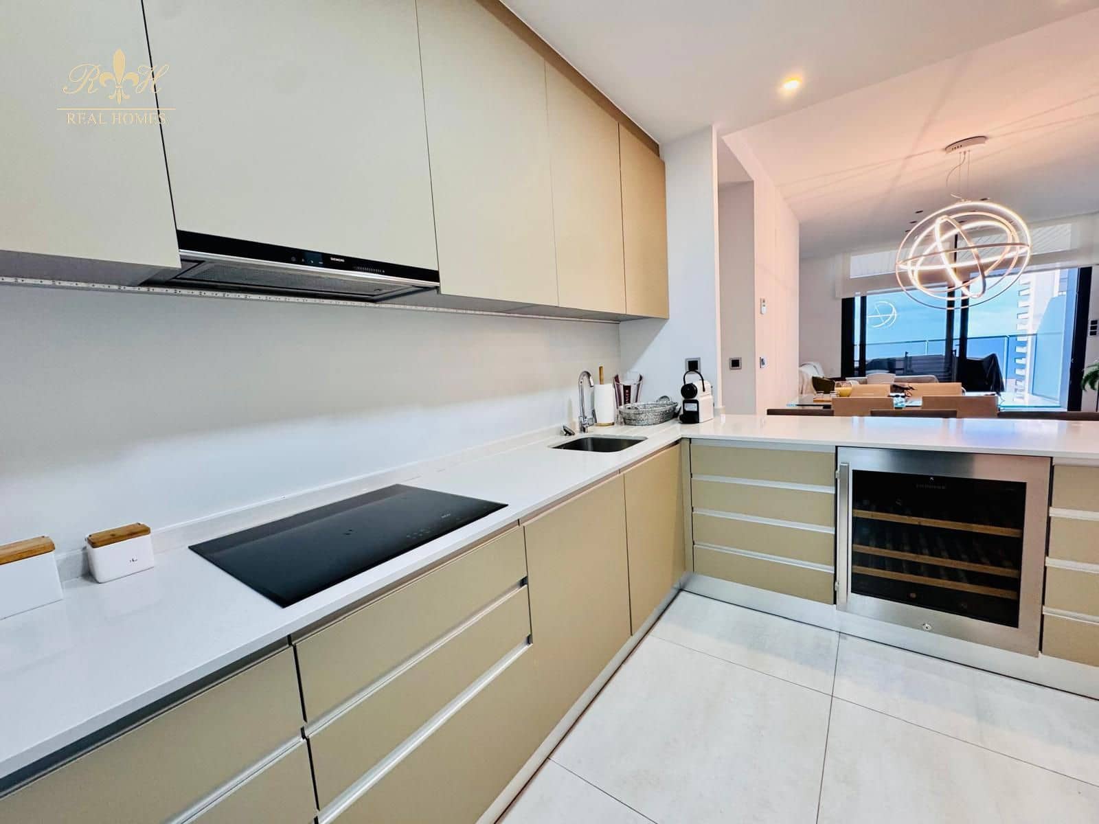 2 bedroom Flat for sale in Benidorm with pool garage - € 680,000 (Ref: 10079793)