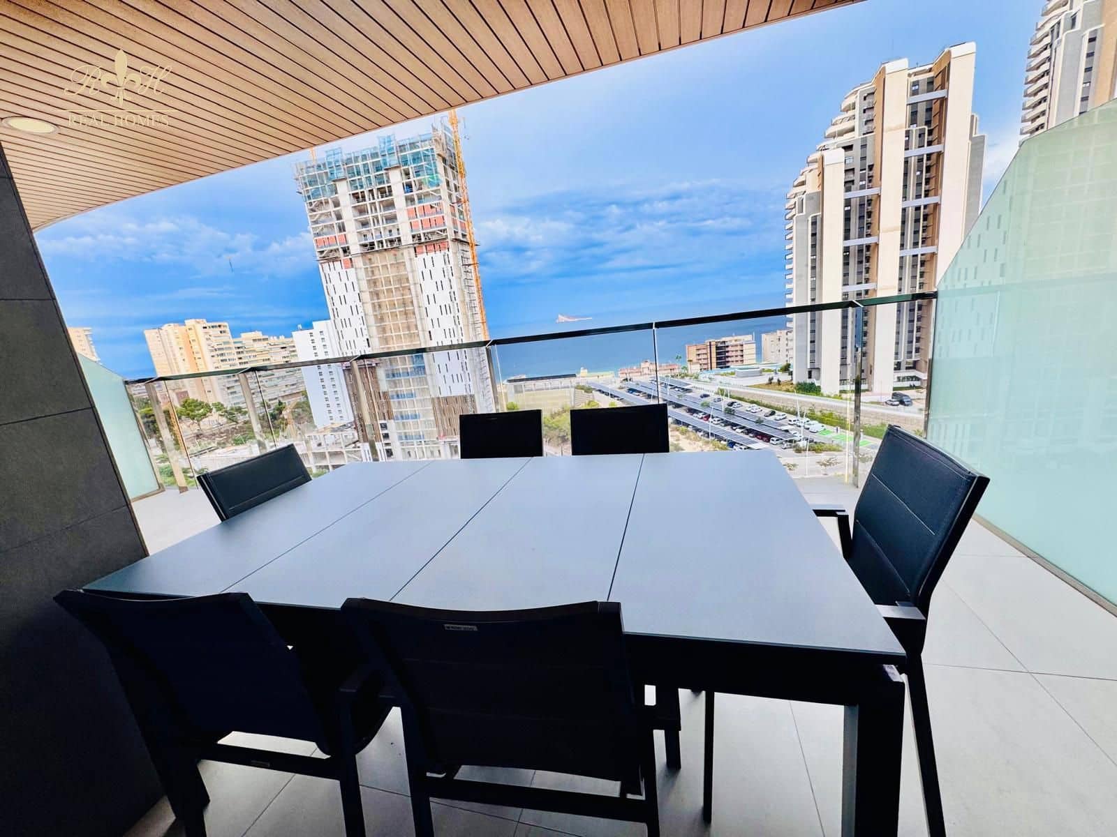 2 bedroom Flat for sale in Benidorm with pool garage - € 680,000 (Ref: 10079793)