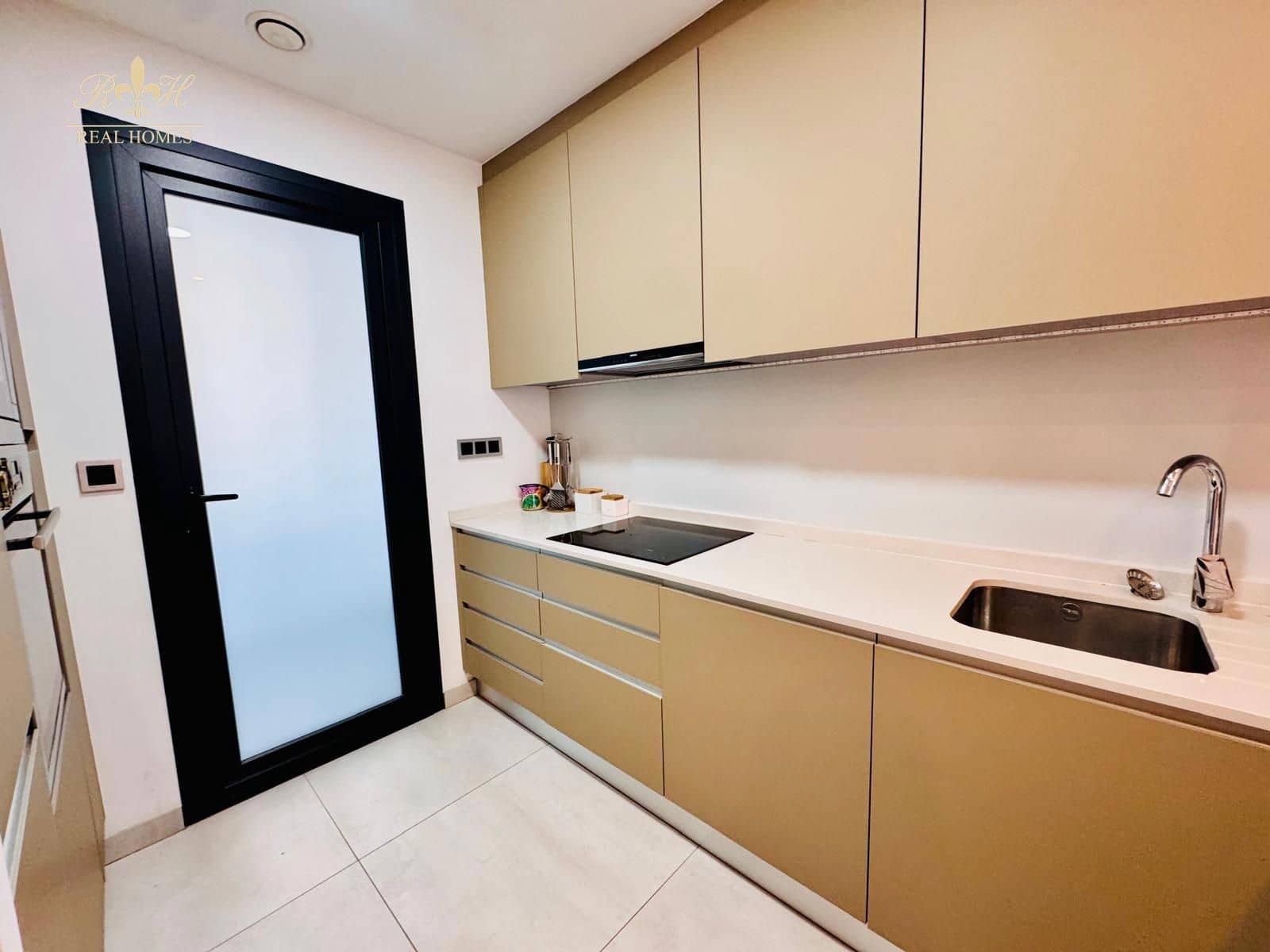 2 bedroom Flat for sale in Benidorm with pool garage - € 680,000 (Ref: 10079793)