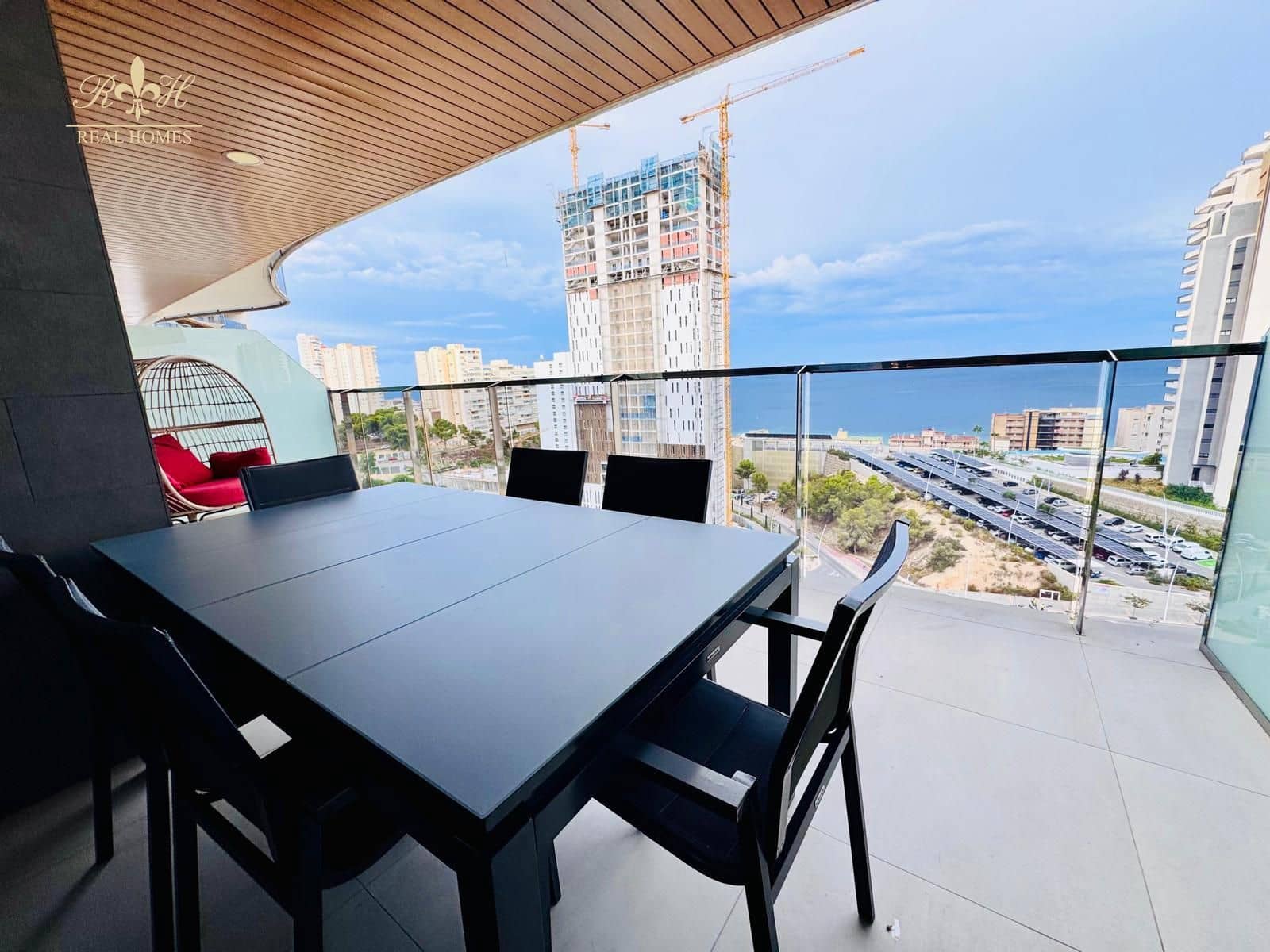 2 bedroom Flat for sale in Benidorm with pool garage - € 680,000 (Ref: 10079793)