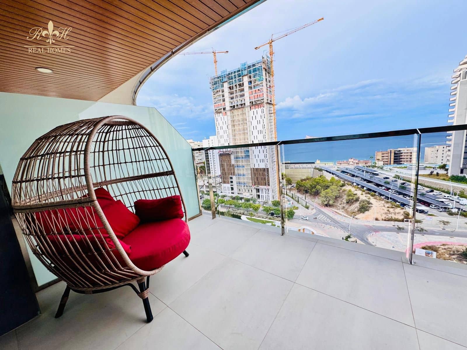 2 bedroom Flat for sale in Benidorm with pool garage - € 680,000 (Ref: 10079793)