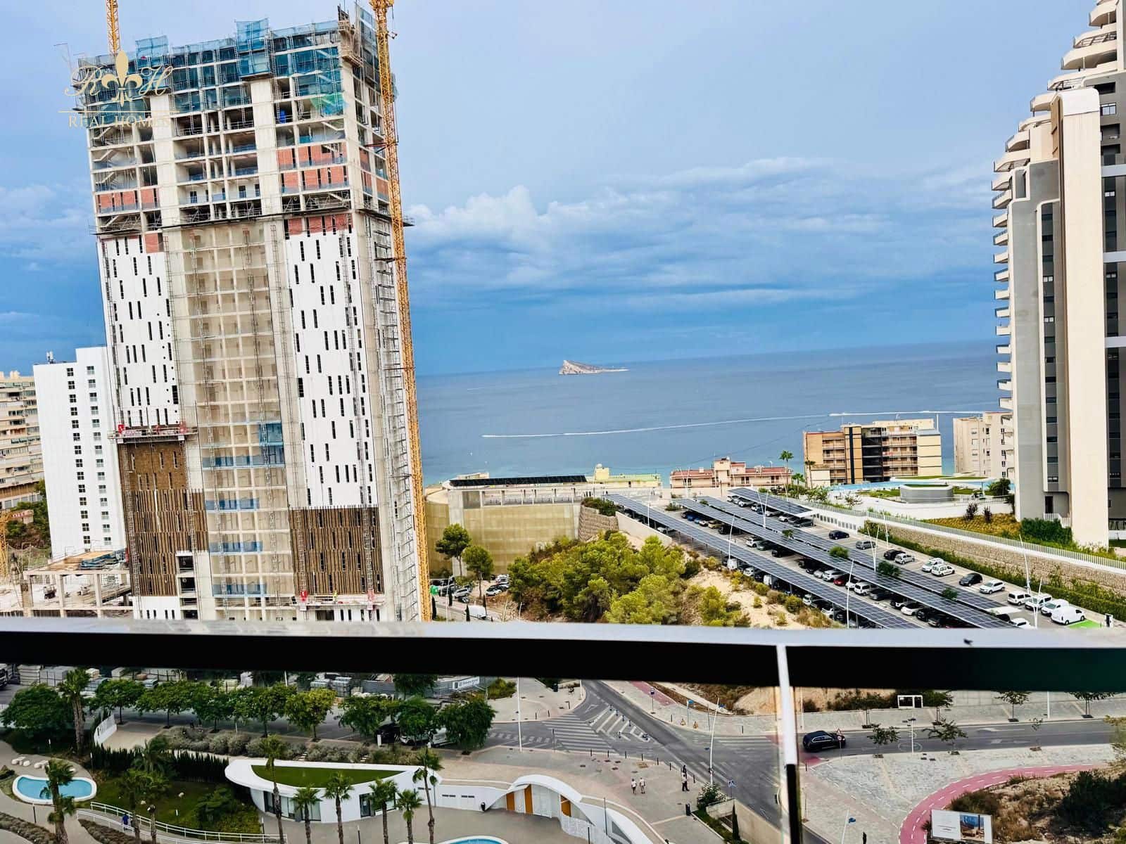2 bedroom Flat for sale in Benidorm with pool garage - € 680,000 (Ref: 10079793)