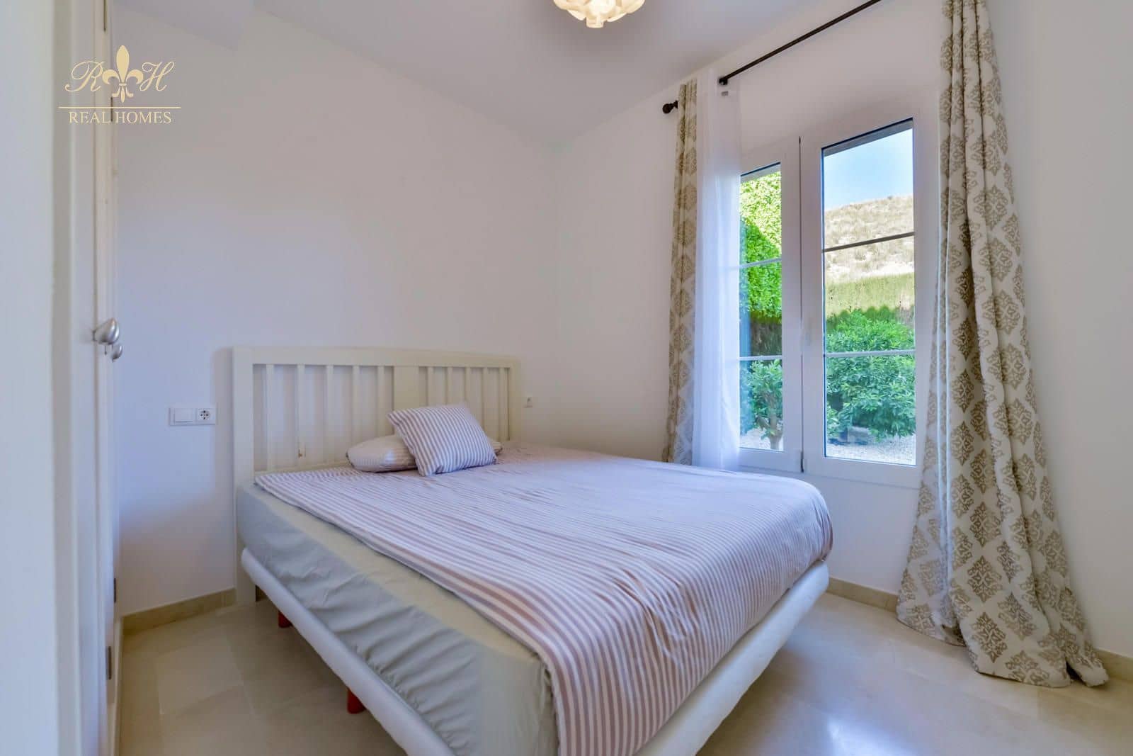 4 sypialnia Willa na sprzedaż w Finestrat z basenem garażem - 800 000 € (Ref: 10095652)