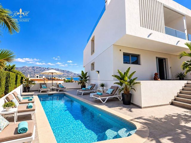 4 makuuhuone Omakotitalo myytävänä paikassa Albir, Alfaz del Pi / L'Alfàs del Pi mukana uima-altaan - 790 000 € (Ref: 10099415)
