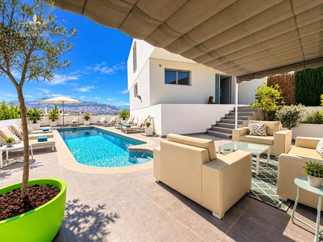 4 makuuhuone Omakotitalo myytävänä paikassa Albir, Alfaz del Pi / L'Alfàs del Pi mukana uima-altaan - 790 000 € (Ref: 10099415)