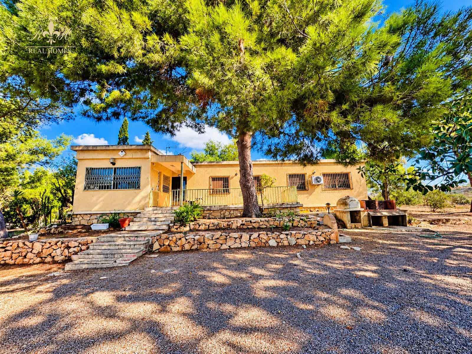 3 bedroom Villa for sale in Benidorm with pool garage - € 890,000 (Ref: 10099417)
