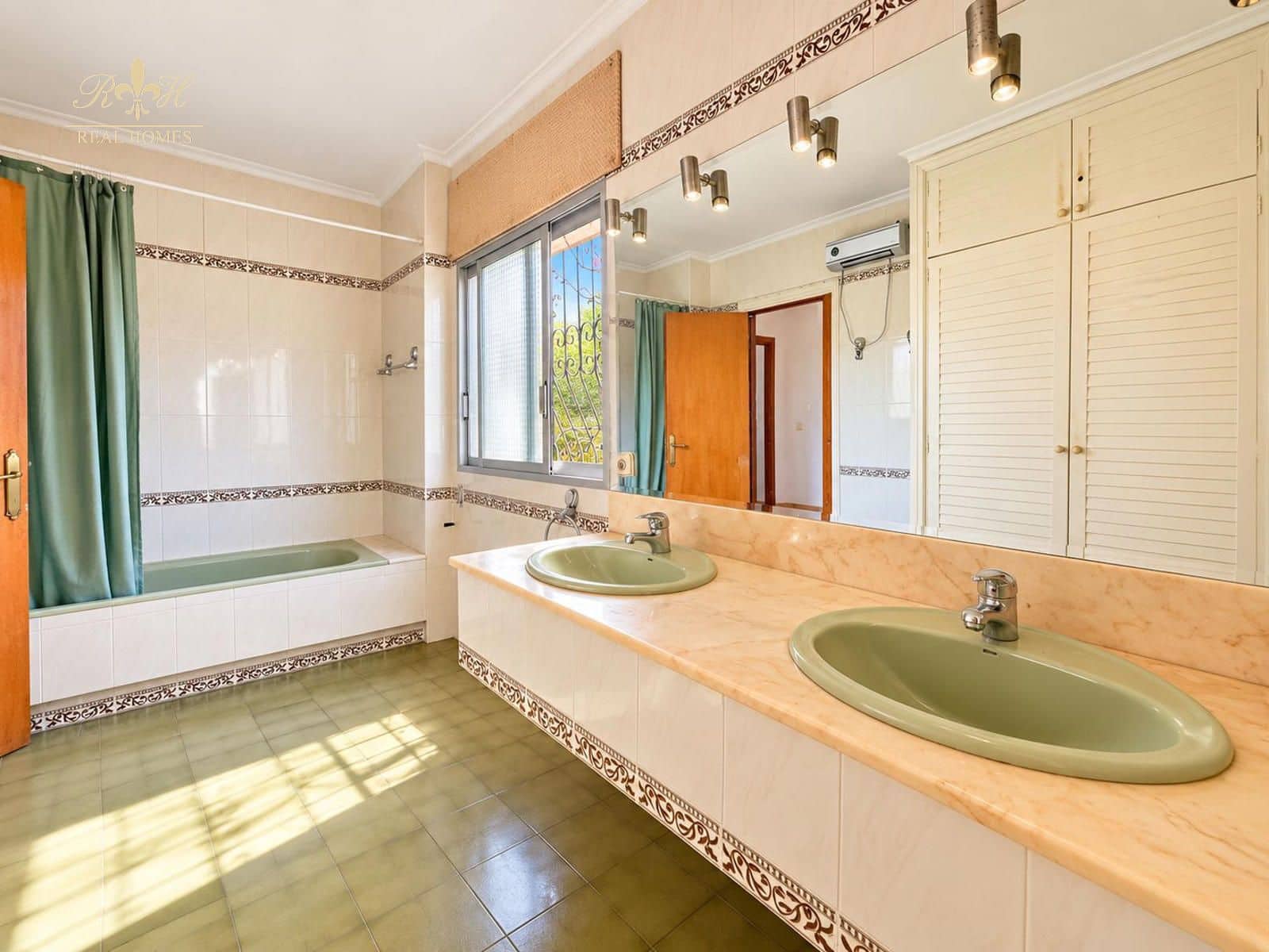3 bedroom Villa for sale in Benidorm with pool garage - € 890,000 (Ref: 10099417)