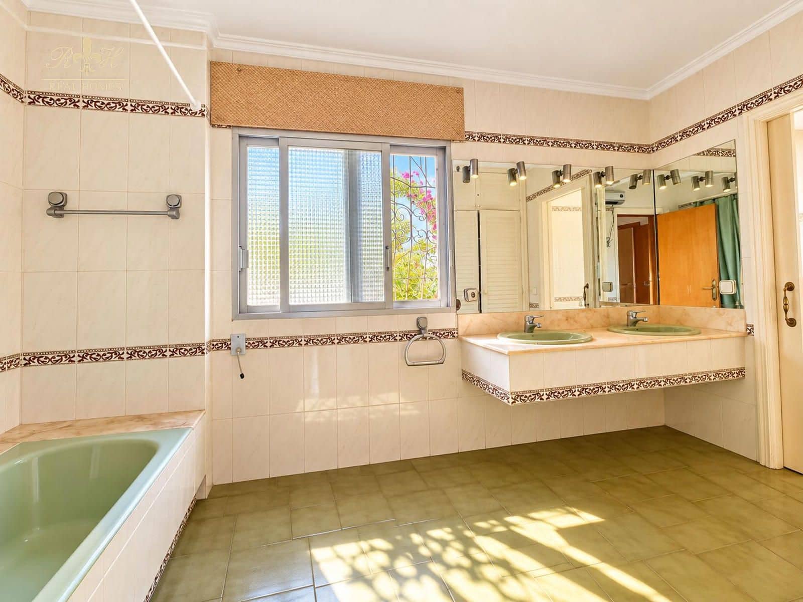 3 bedroom Villa for sale in Benidorm with pool garage - € 890,000 (Ref: 10099417)