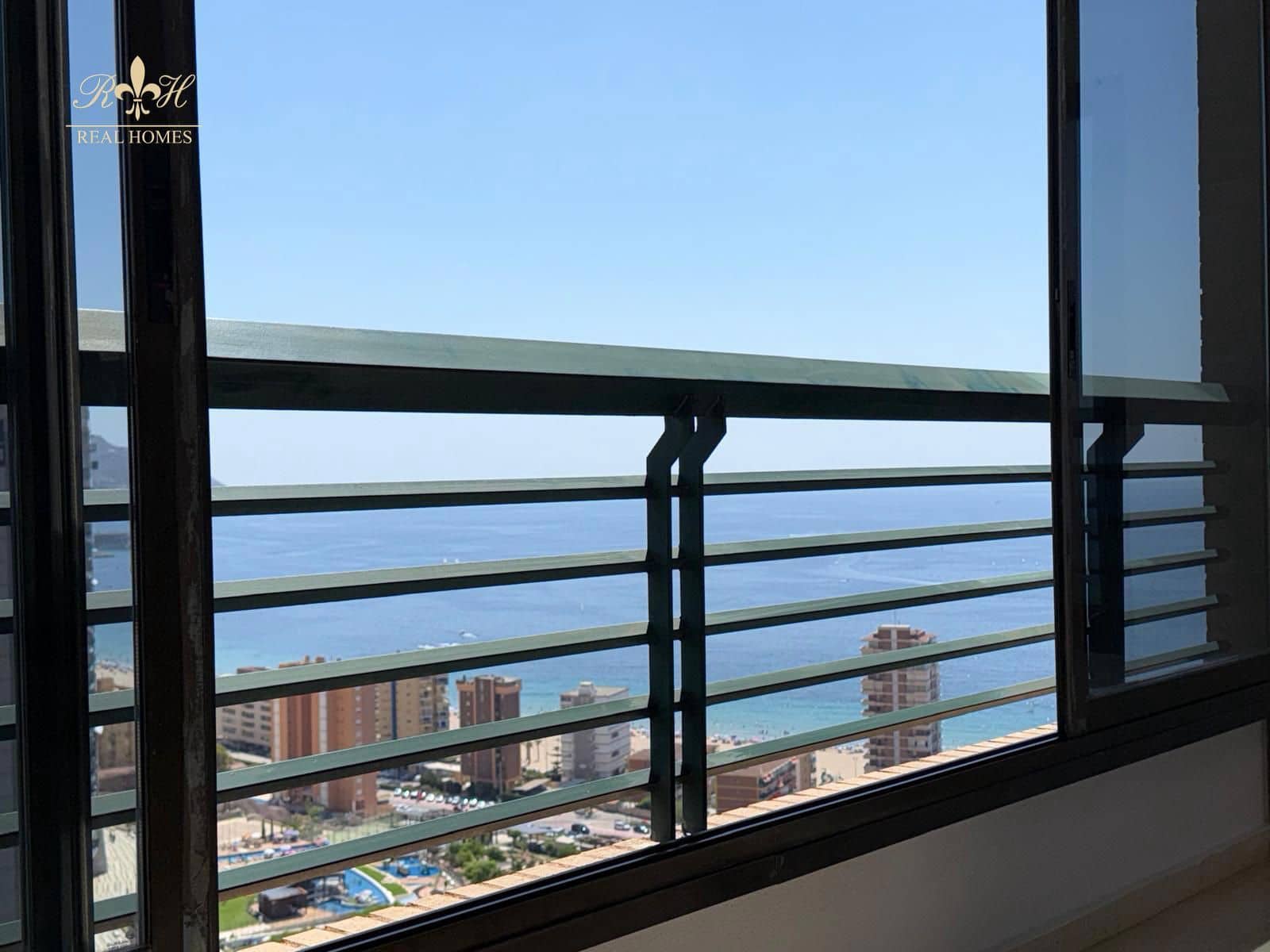 Piso de 3 habitaciones en Benidorm en venta con piscina garaje - 449.900 € (Ref: 10113515)