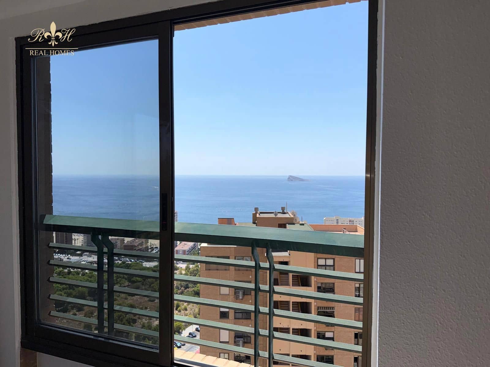 Piso de 3 habitaciones en Benidorm en venta con piscina garaje - 449.900 € (Ref: 10113515)